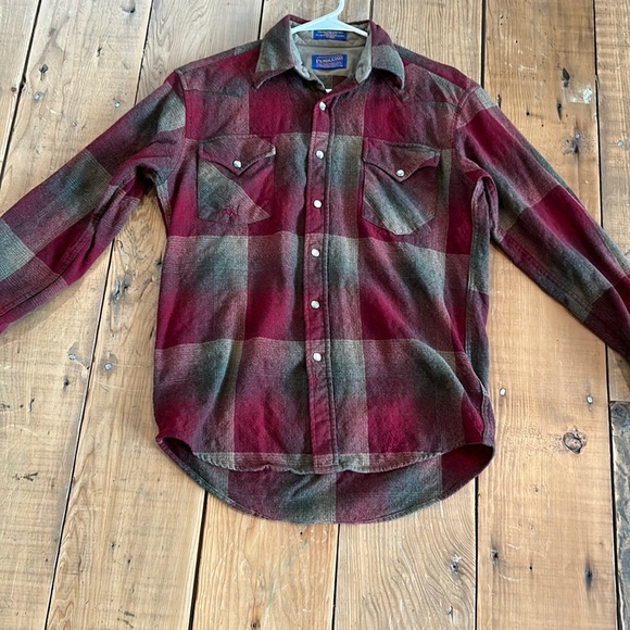 Pendleton Other - Vintage men’s  Pendleton wool shirt. Size S